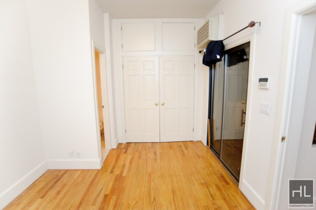 East 31 Street - Photo 2