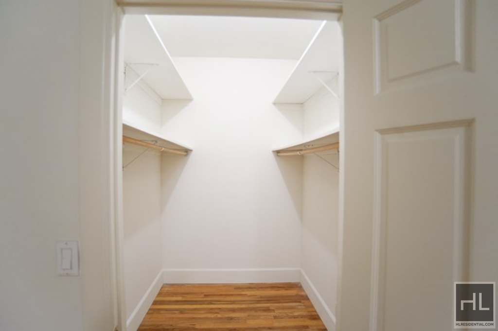East 31 Street - Photo 4