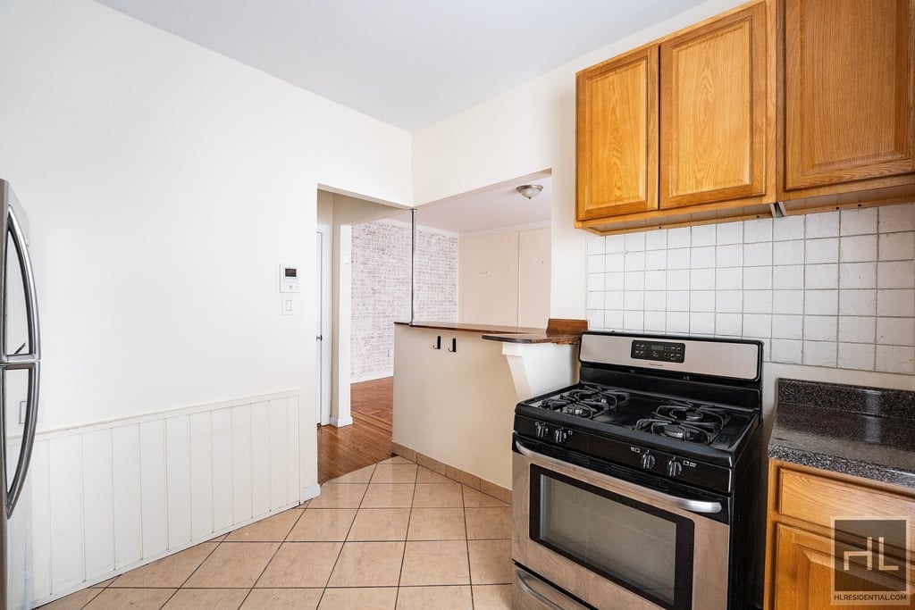 Bay Ridge Avenue - Photo 11