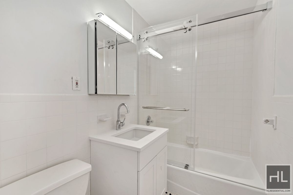 East 31 Street - Photo 4