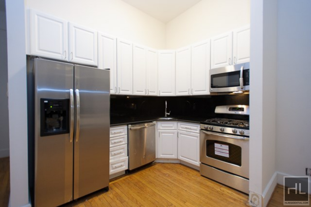 East 31 Street - Photo 3