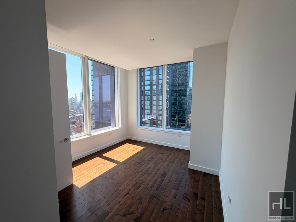 West 36th Street - Photo 0