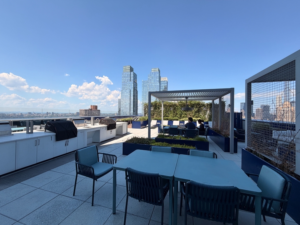 West 38th Street - Photo 4