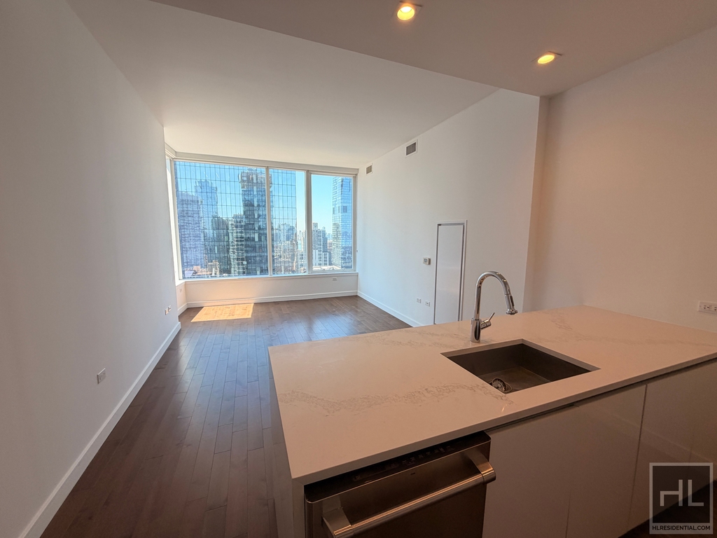 West 36th Street - Photo 1
