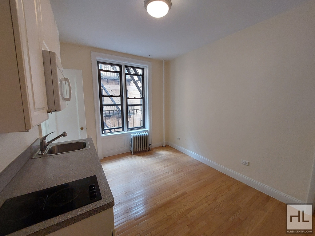 West 45 Street - Photo 2