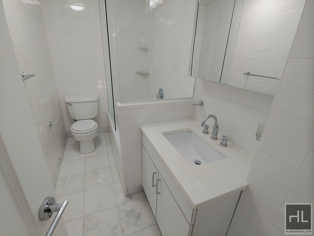 East 38 Street - Photo 7