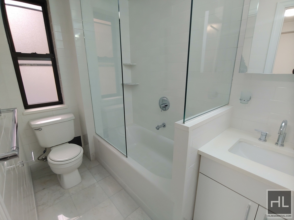 East 38 Street - Photo 8