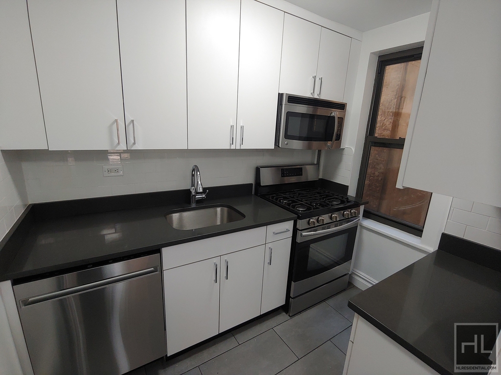 East 38 Street - Photo 6