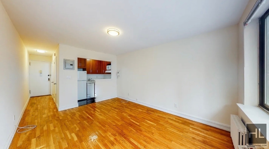 York Avenue - Photo 2