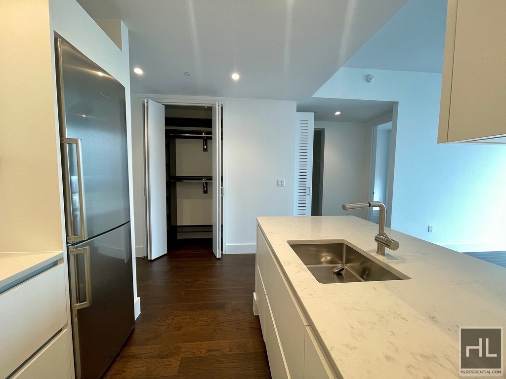 East 44th Street - Photo 2