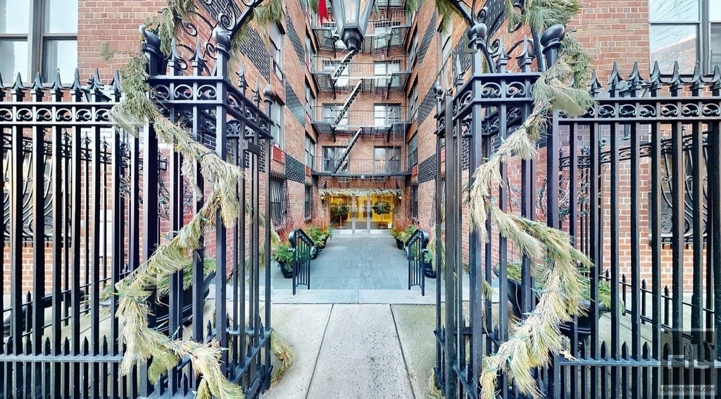 West 13 Street - Photo 10
