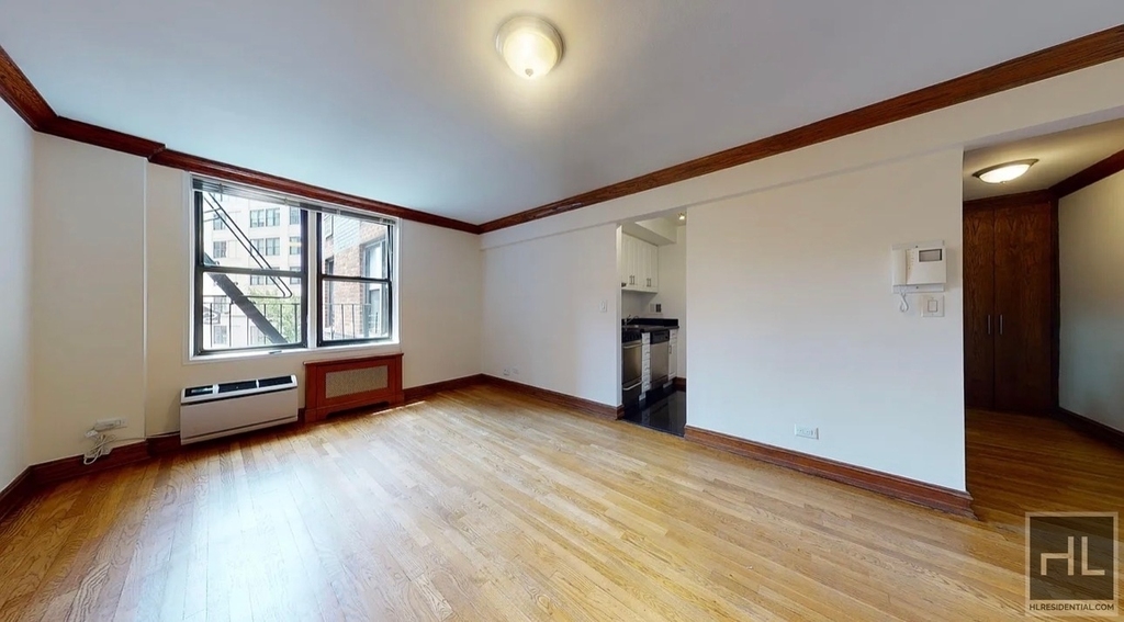West 13 Street - Photo 1