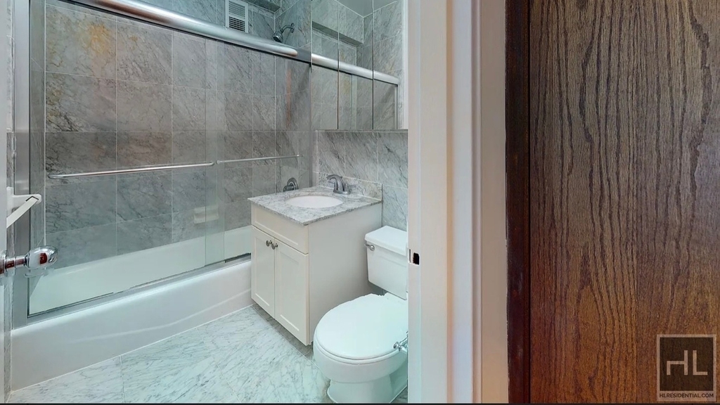 West 13 Street - Photo 5