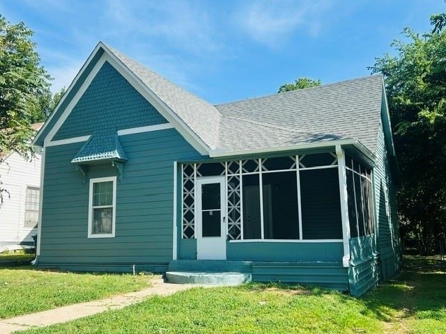 925 W Nelson Street - Photo 1