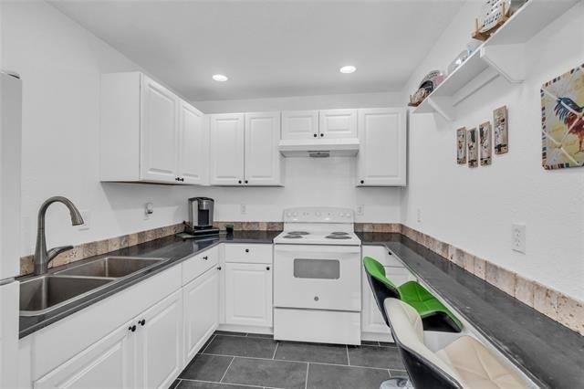 1319 Parkway Court - Photo 9