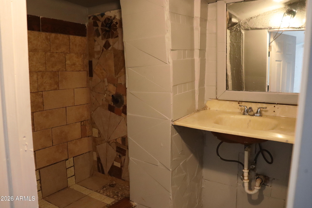 1807 N 38th Drive - Photo 6