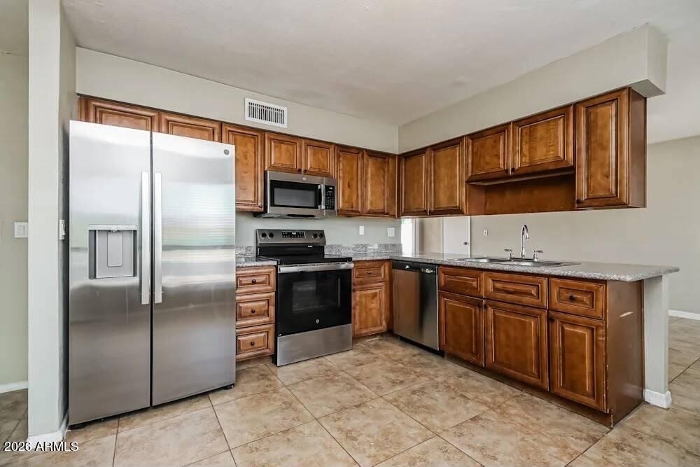 834 E E Glade Ave, Avenue - Photo 2