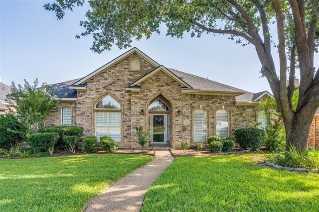 2913 Bellerive Drive - Photo 0