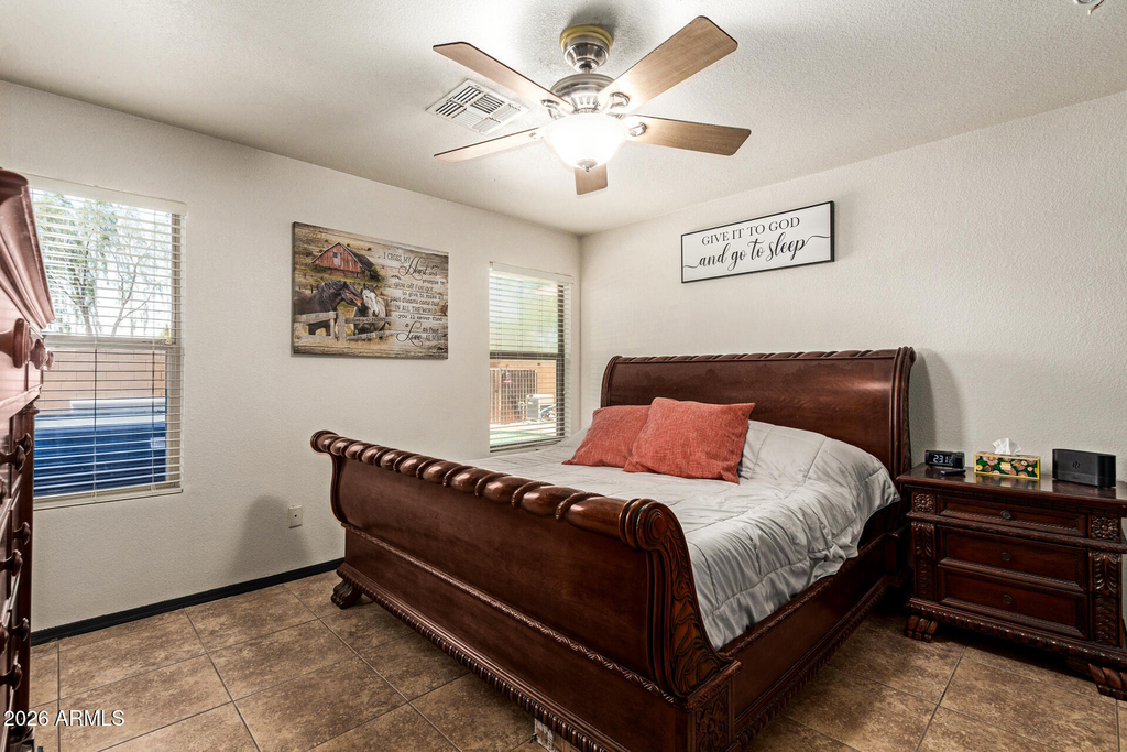3032 W Red Fox Road - Photo 14