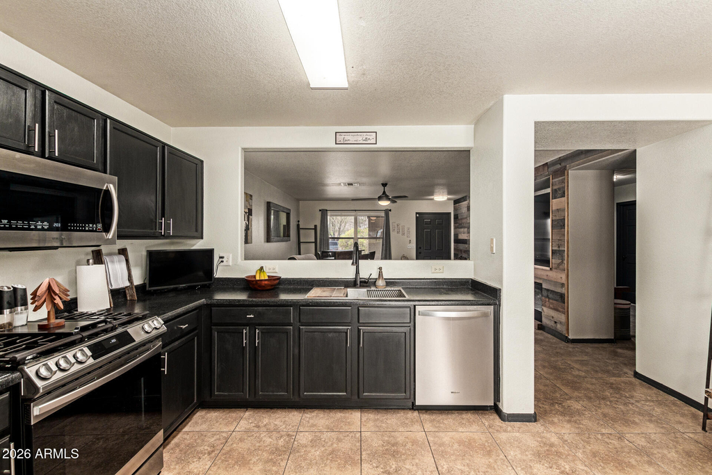 3032 W Red Fox Road - Photo 10