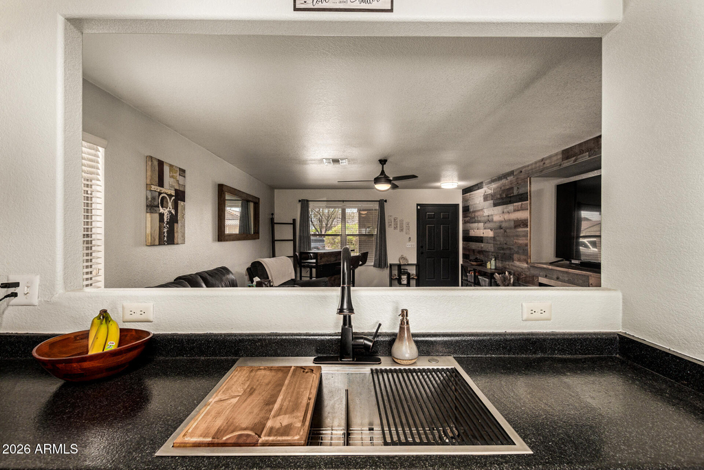3032 W Red Fox Road - Photo 12