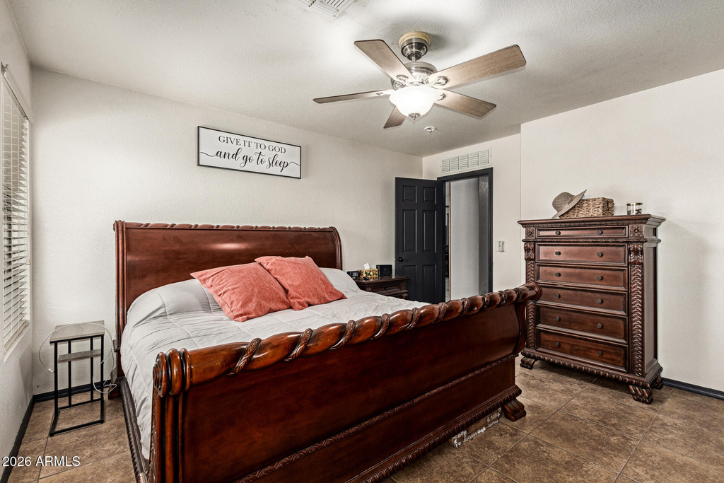 3032 W Red Fox Road - Photo 15