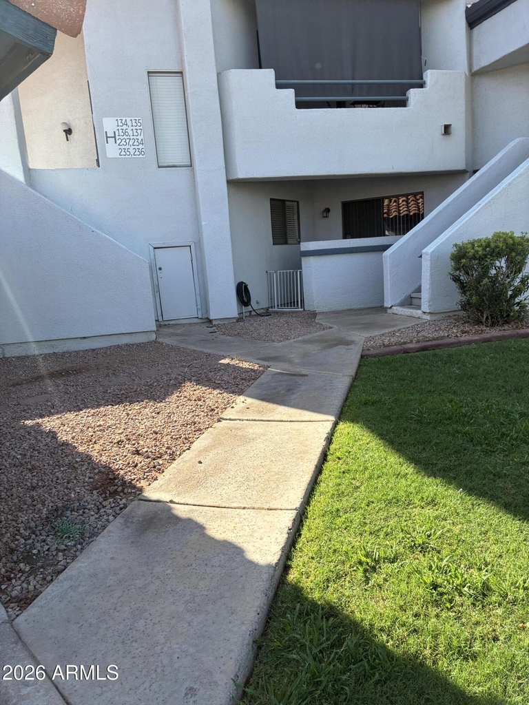 1800 W Elliot Road - Photo 0