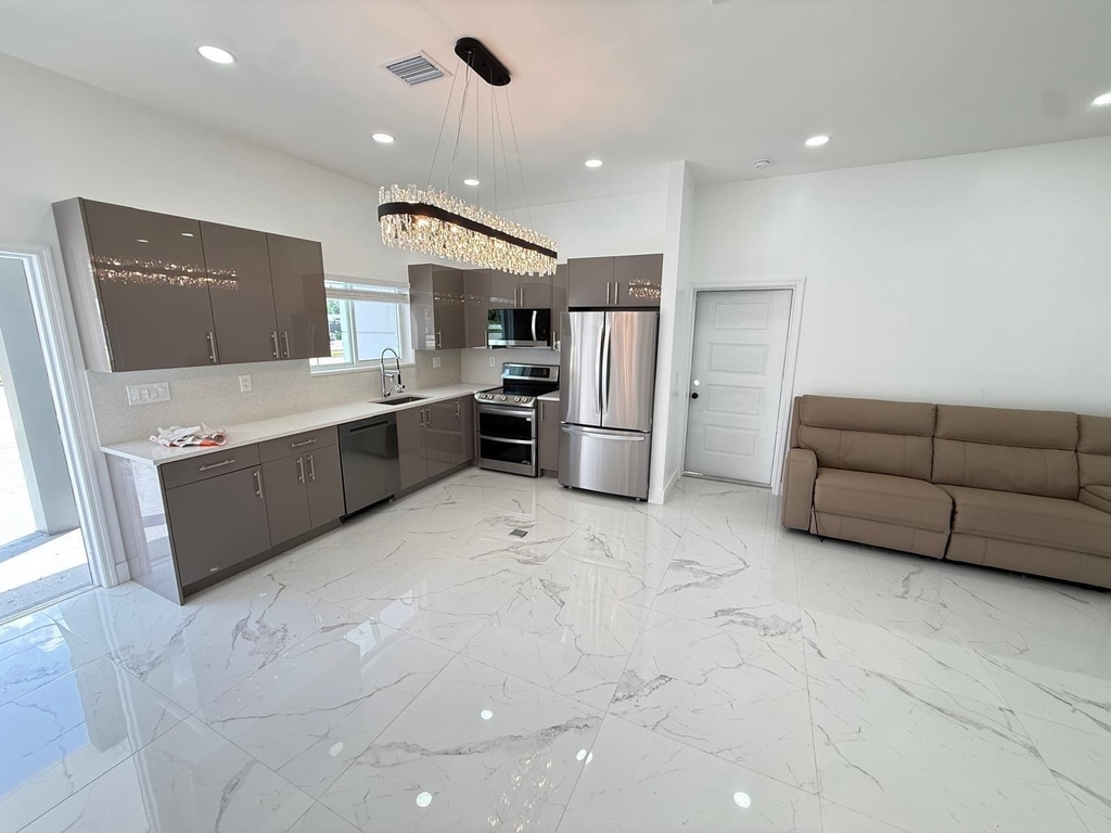 6319 Southgate Boulevard - Photo 2