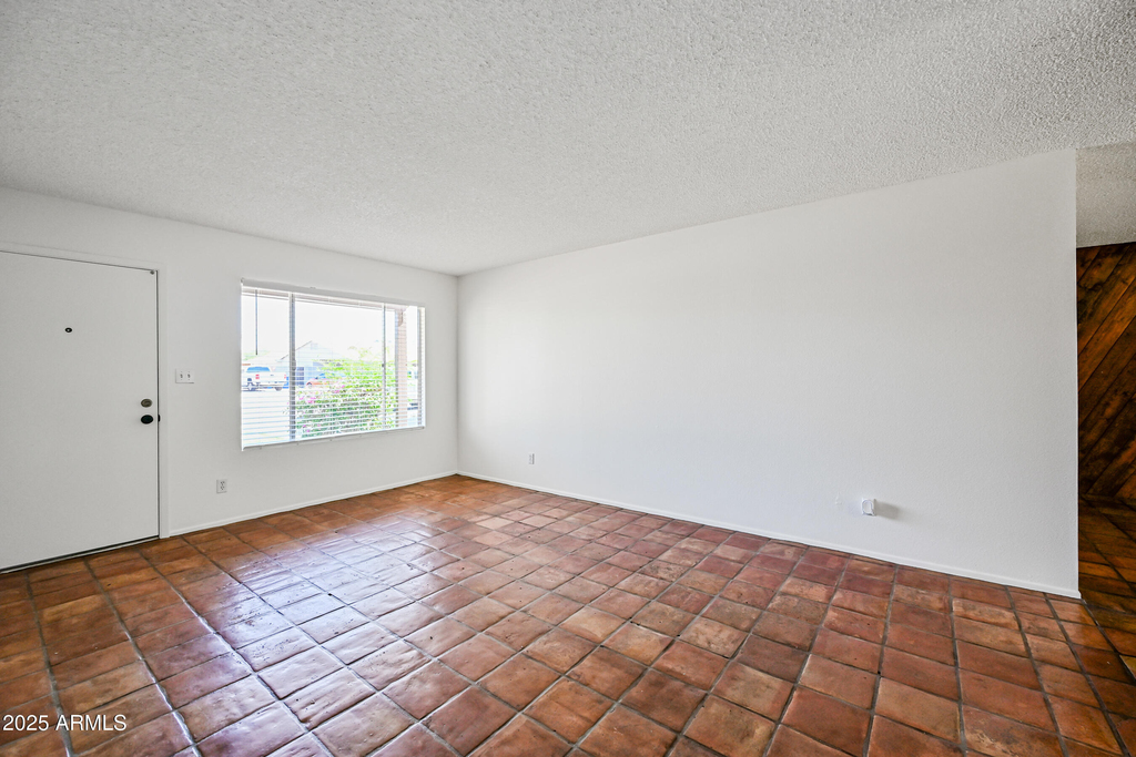 1252 E El Parque Drive - Photo 2