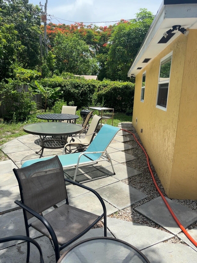 911 Opa Locka Boulevard - Photo 1