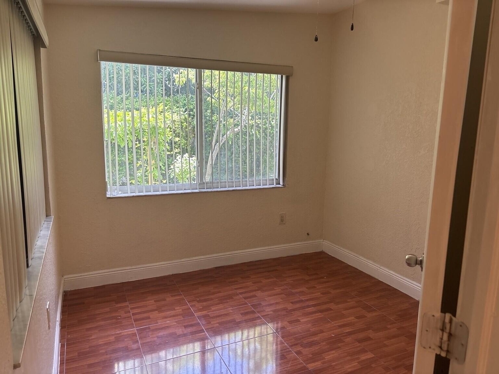 911 Opa Locka Boulevard - Photo 3