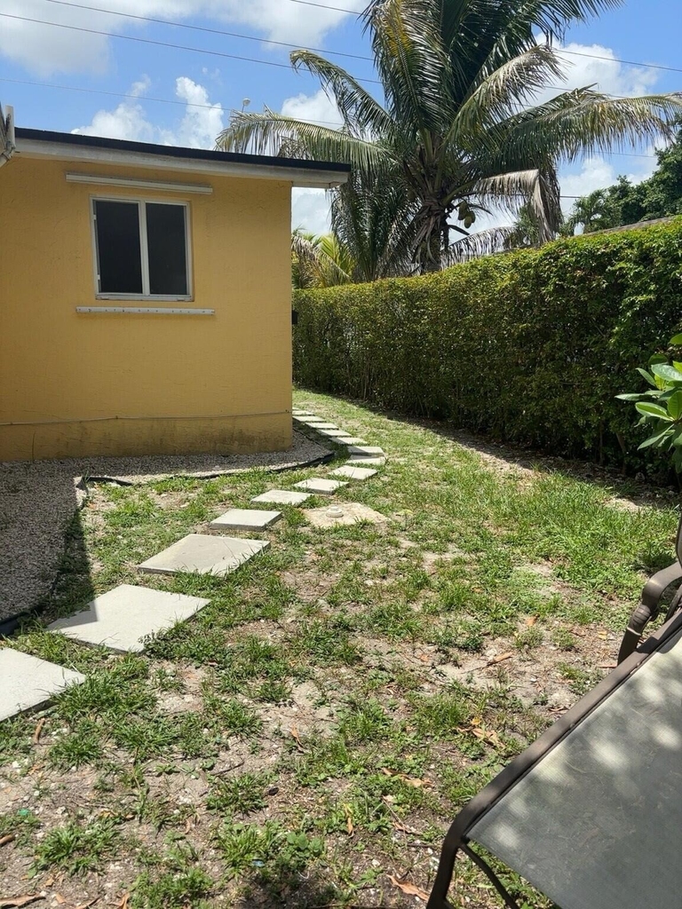 911 Opa Locka Boulevard - Photo 2