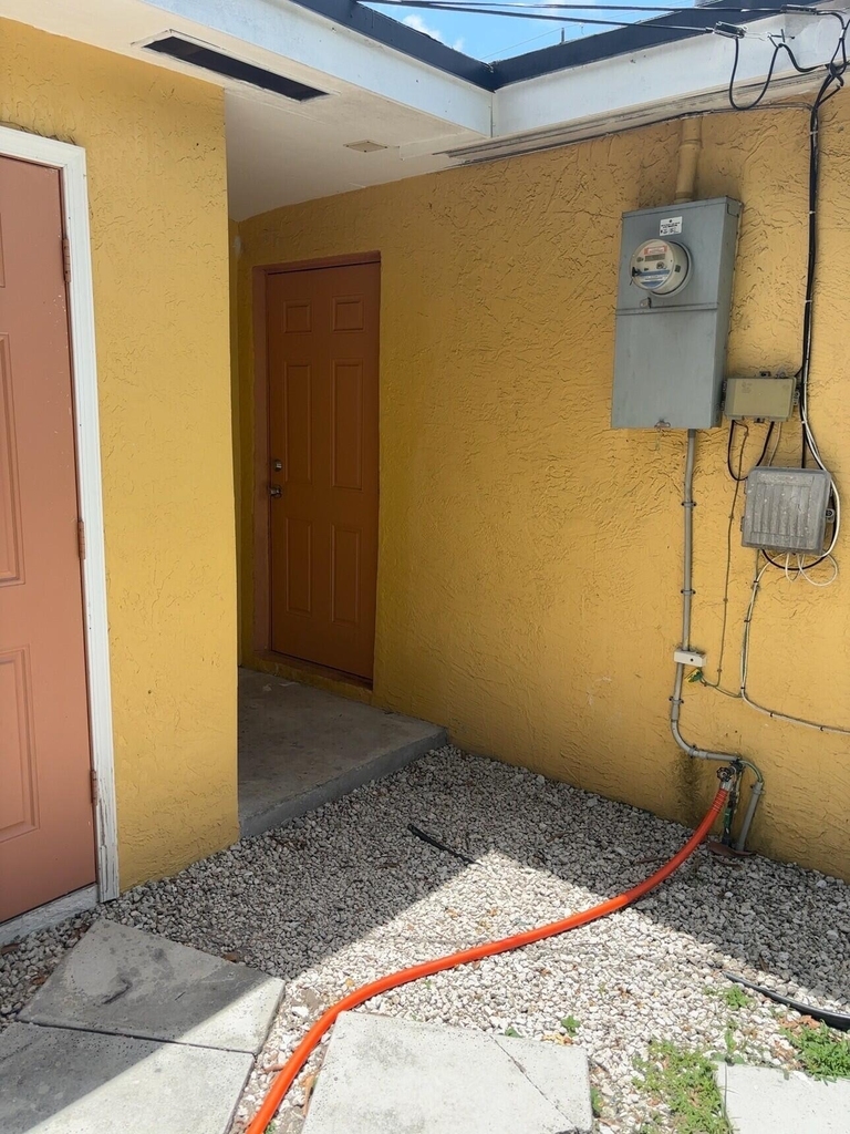 911 Opa Locka Boulevard - Photo 9