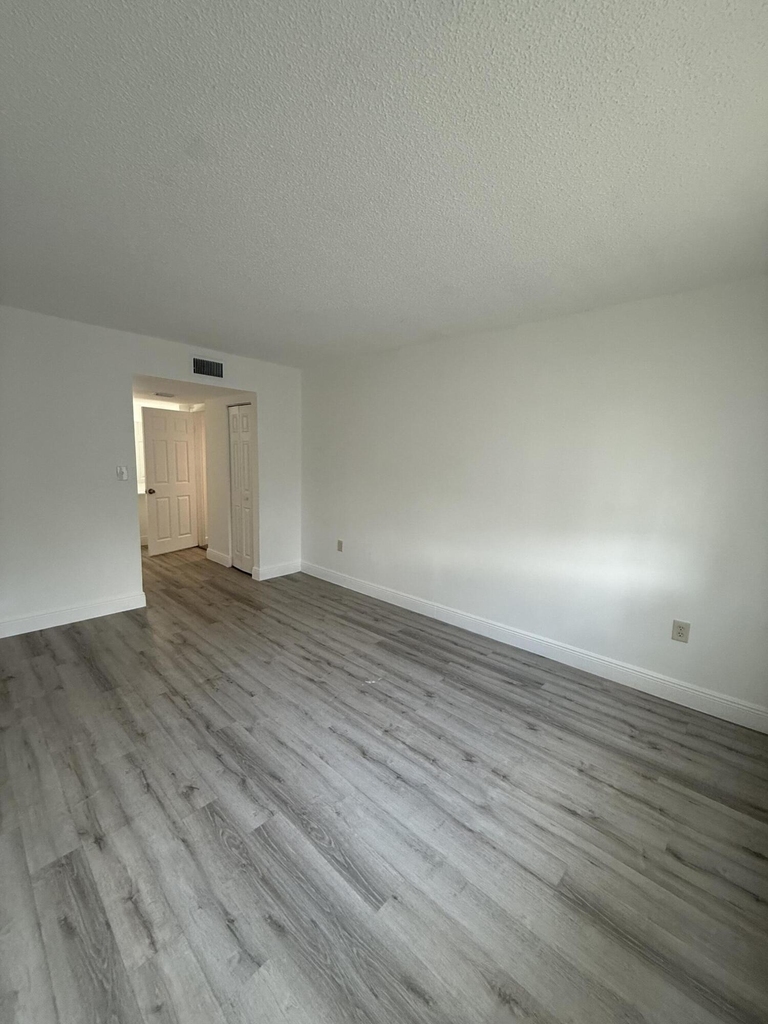 4324 Nw 9th Avenue - Photo 9