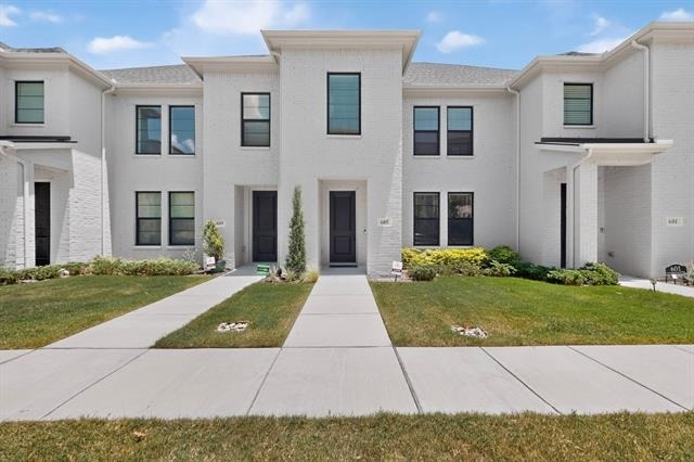 605 Friendswood - Photo 1