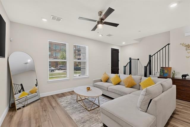 605 Friendswood - Photo 3