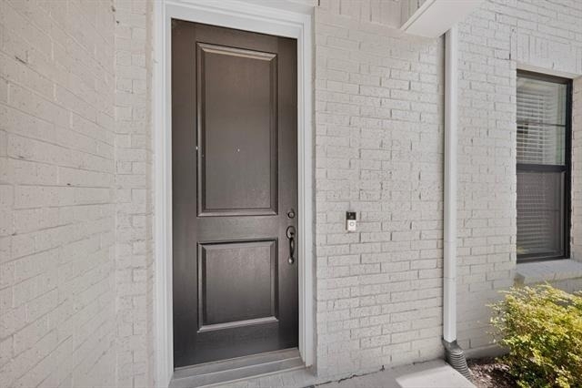 605 Friendswood - Photo 2