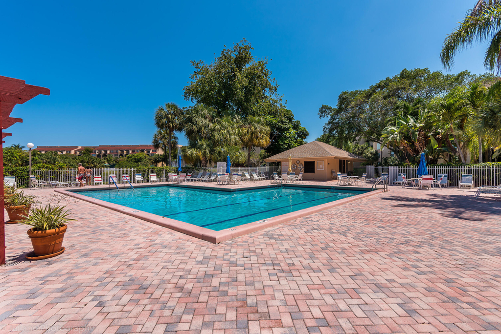 2255 Lindell Boulevard - Photo 16
