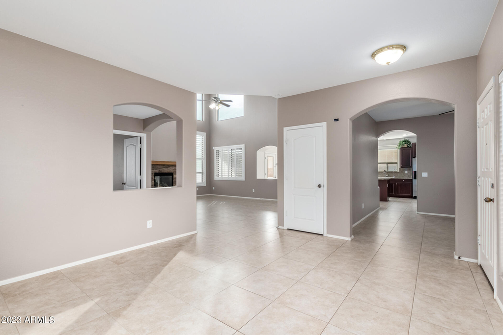 40747 W Robbins Drive - Photo 4