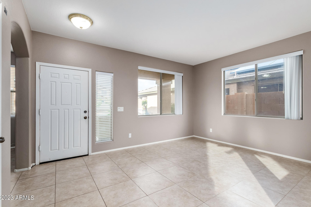 40747 W Robbins Drive - Photo 5