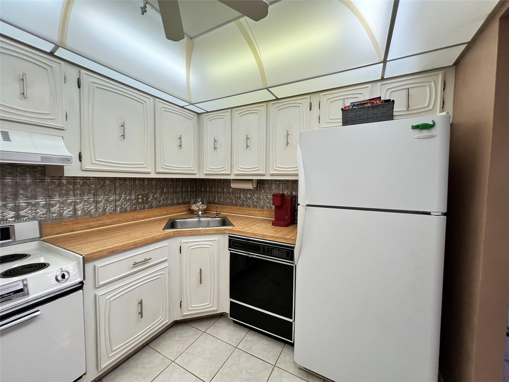 101 Briny Avenue - Photo 8