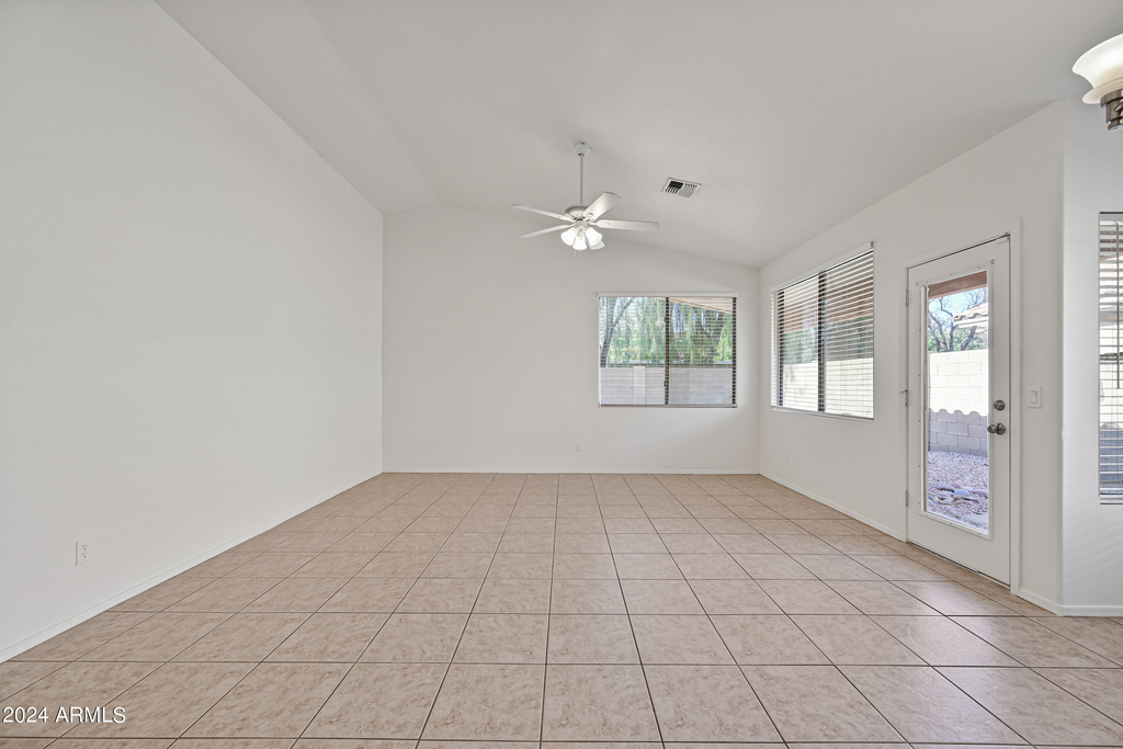 7160 E Lindner Avenue - Photo 6
