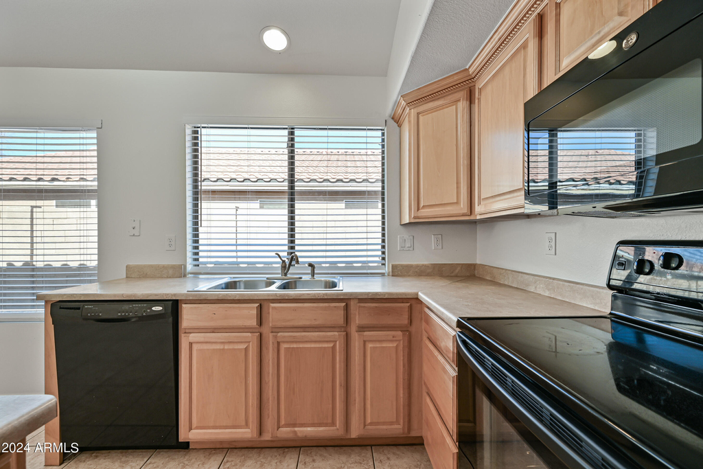 7160 E Lindner Avenue - Photo 11