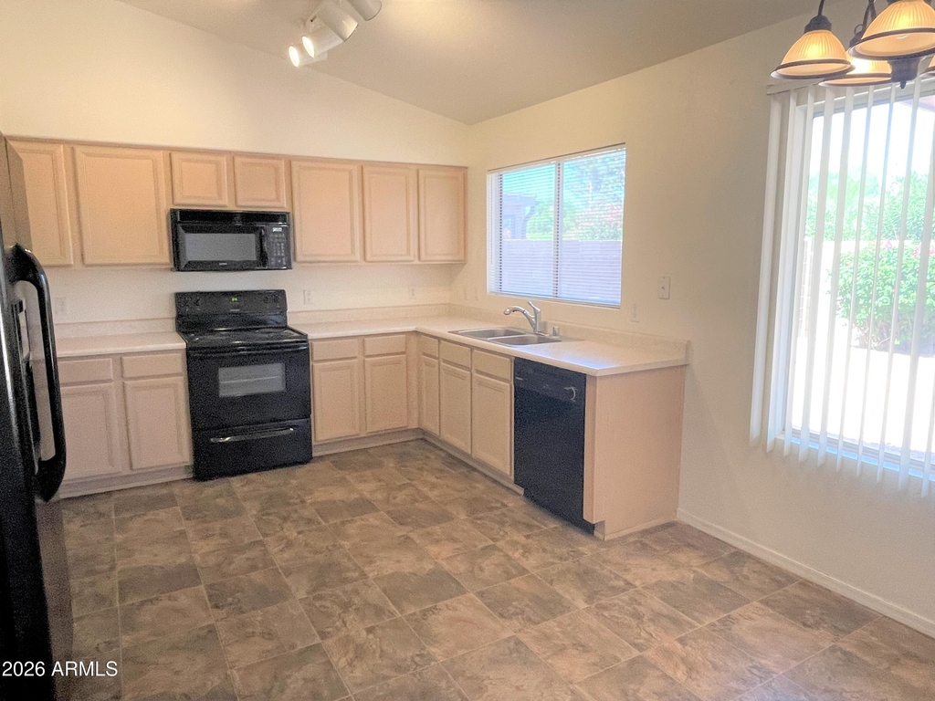 16001 N 50th Avenue - Photo 6