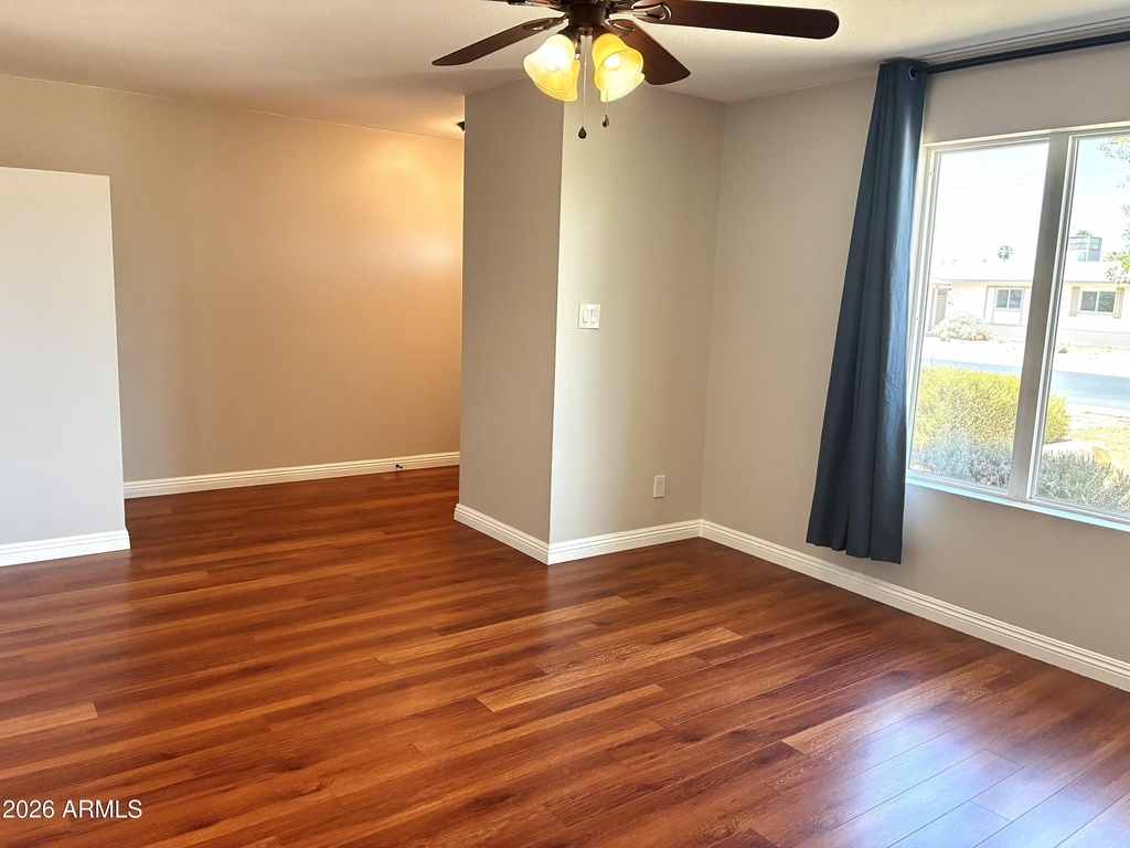 523 E Malibu Drive - Photo 2