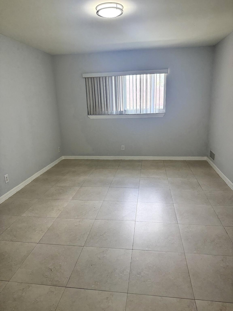 2800 Nw 55th Avenue - Photo 3