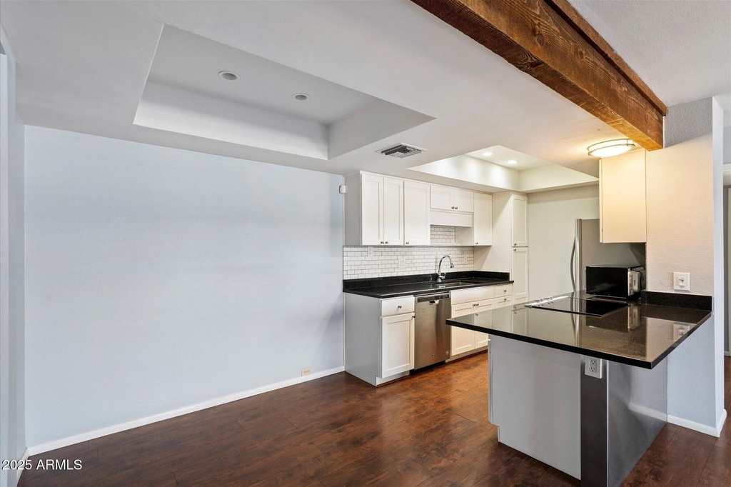 7557 N Dreamy Draw Drive - Photo 10