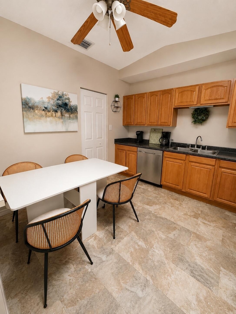 1433 Captains Walk - Photo 3