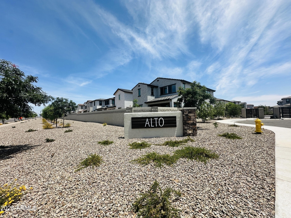 7425 W Nicolet Avenue - Photo 0