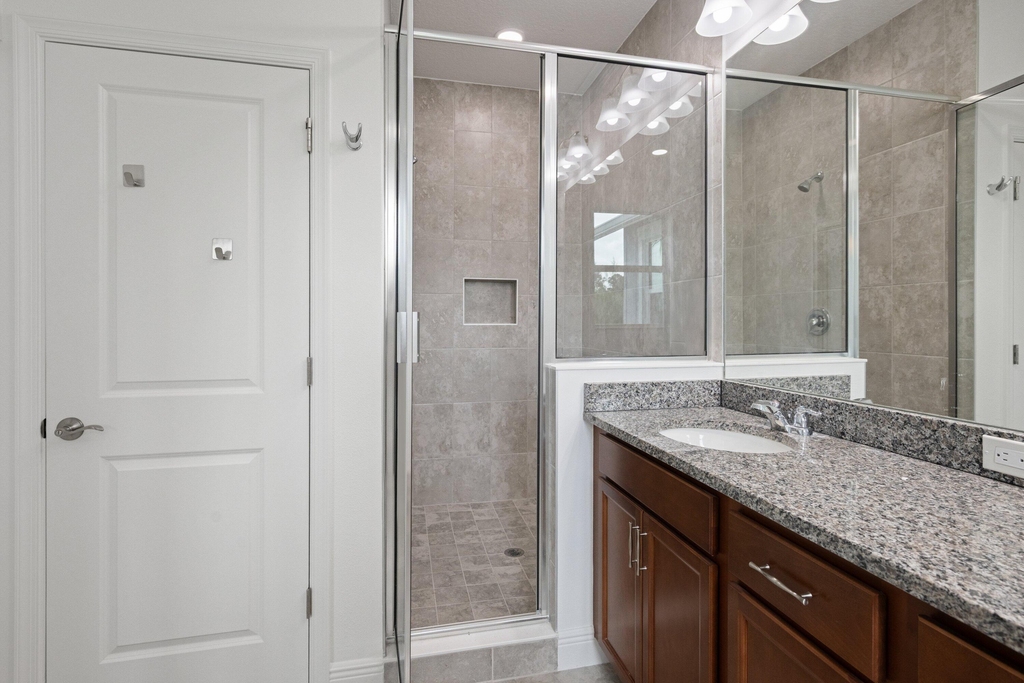 4574 Longwood Lake Square - Photo 17